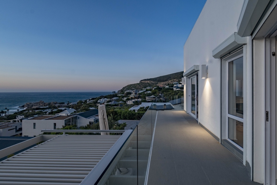 To Let 4 Bedroom Property for Rent in Llandudno Western Cape